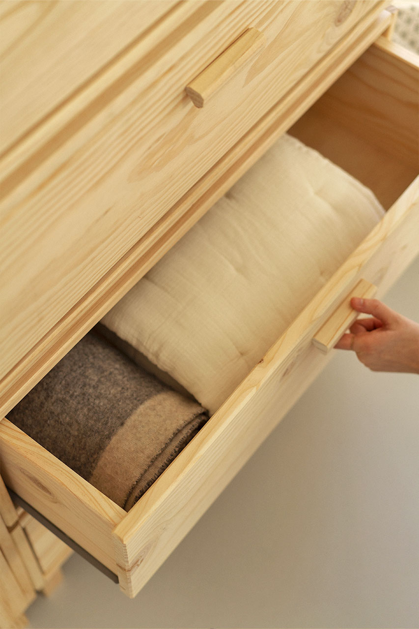 Imagen de ambiente 6 para:Armario aparador con cajones y baldas de madera natural